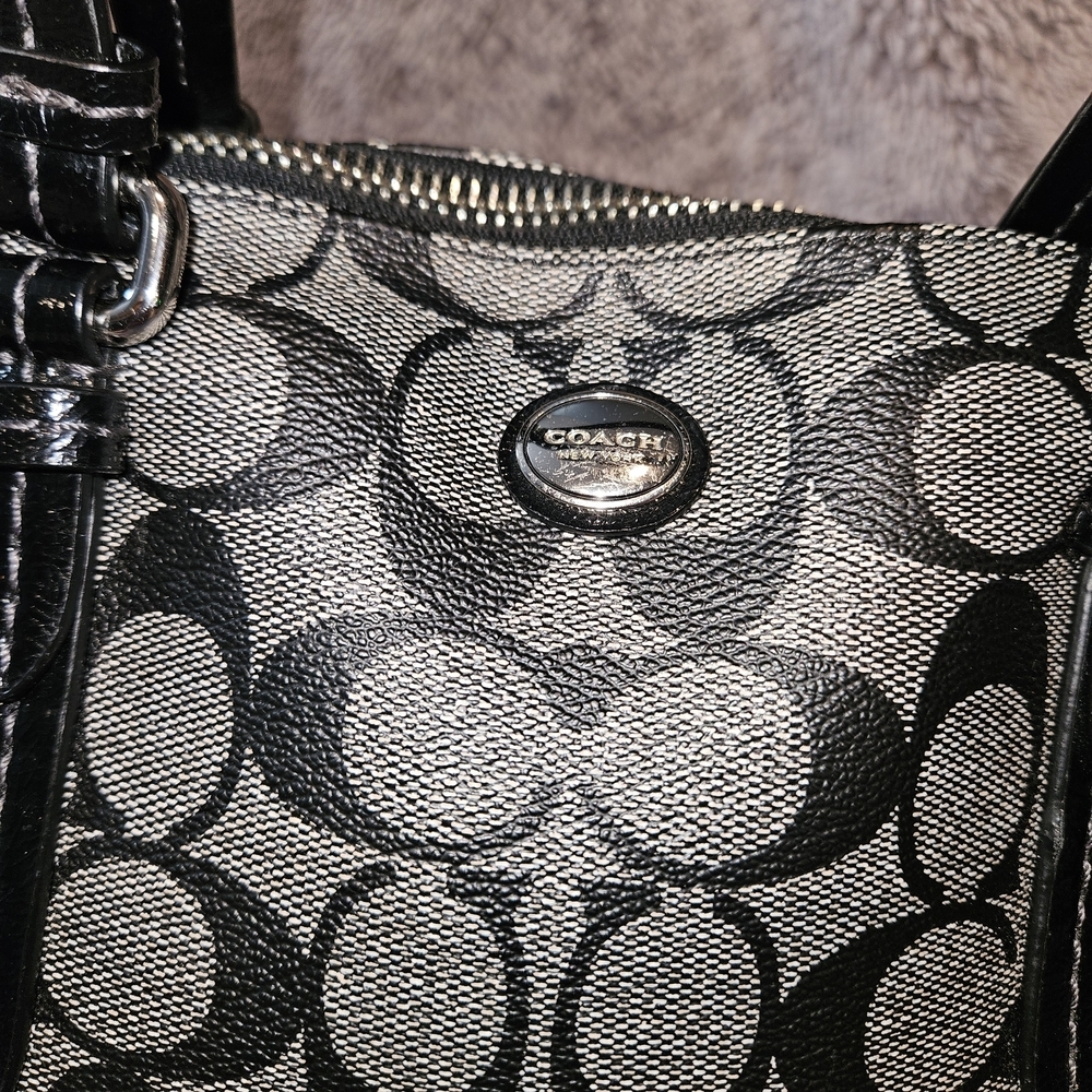 COACH Peyton Signature Cora Domed Satchel Black Grey Monogram Bag F24606 Clean - Picture 4 of 11